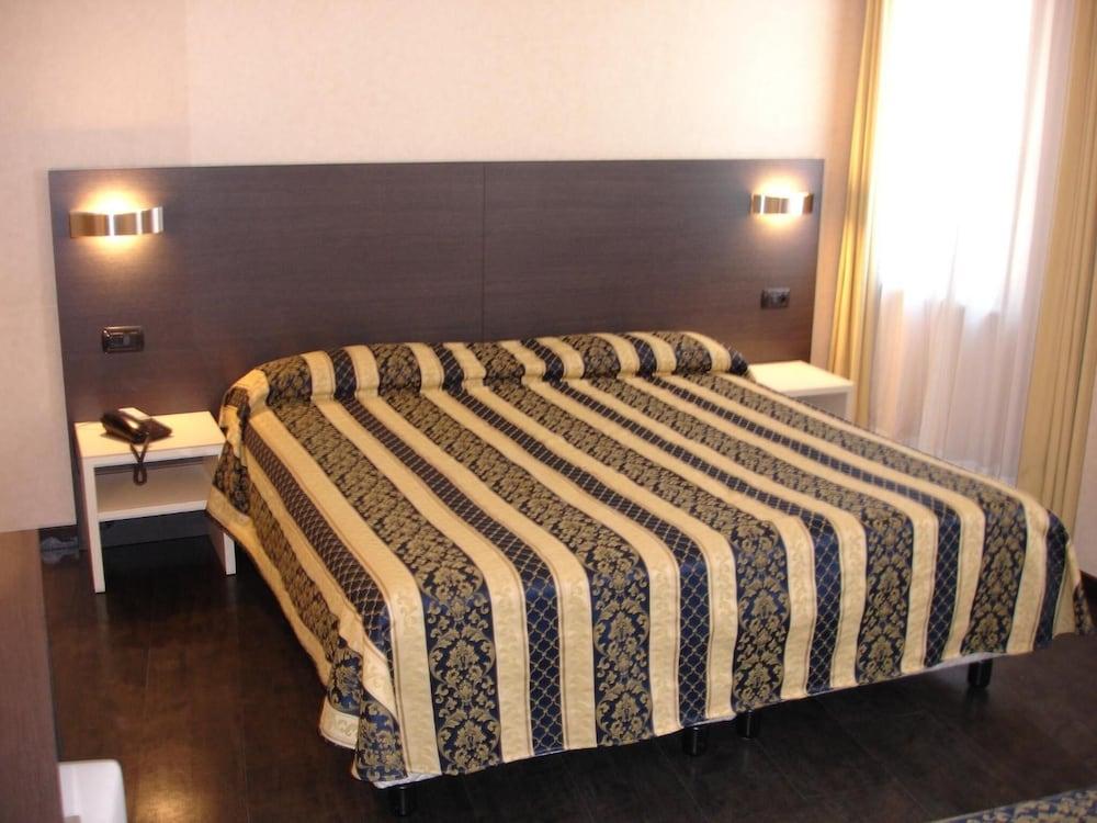 Alfred Hotels Monaco - Ex Forum - Hotel Renove โบโซเลย ภายนอก รูปภาพ